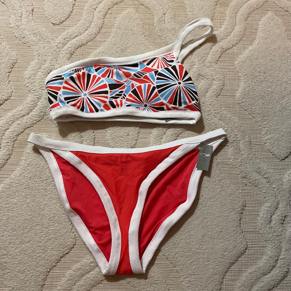 NWT women’s Aerie one should bikini. Large bottom. Medium top